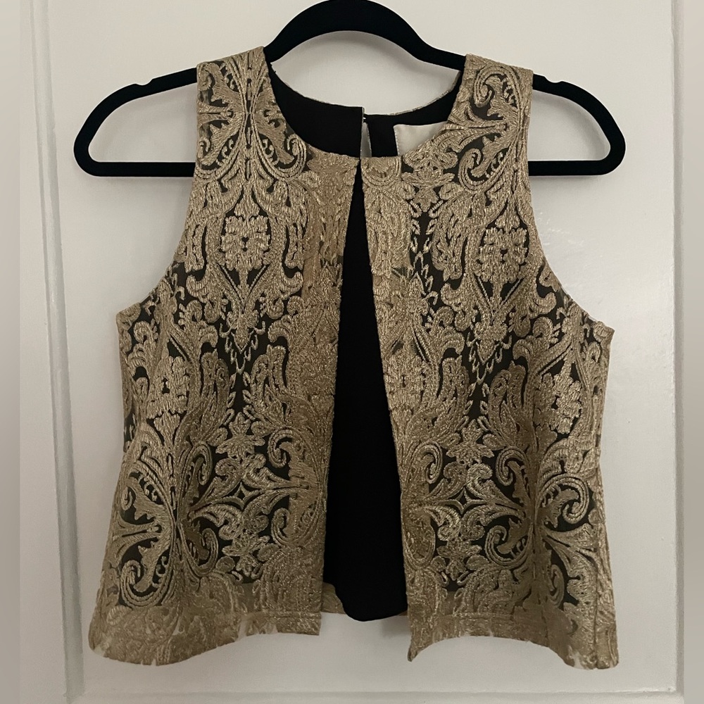 JOA gold brocade swing top. NWT. Size small.